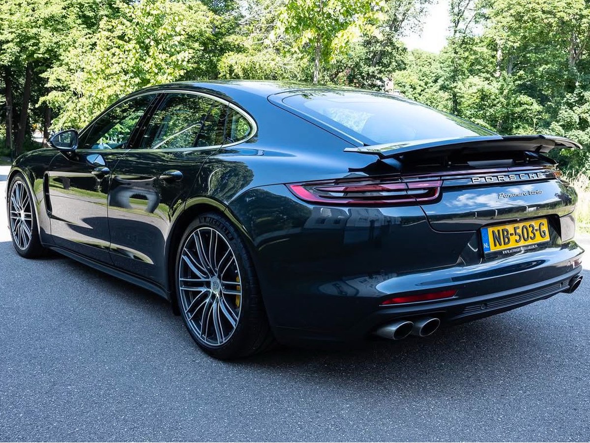 Porsche Panamera achter